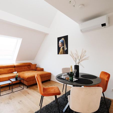 Symphony Apartments 42 - Modern Loft With Terrace And Grill In Central Location فيينا المظهر الخارجي الصورة