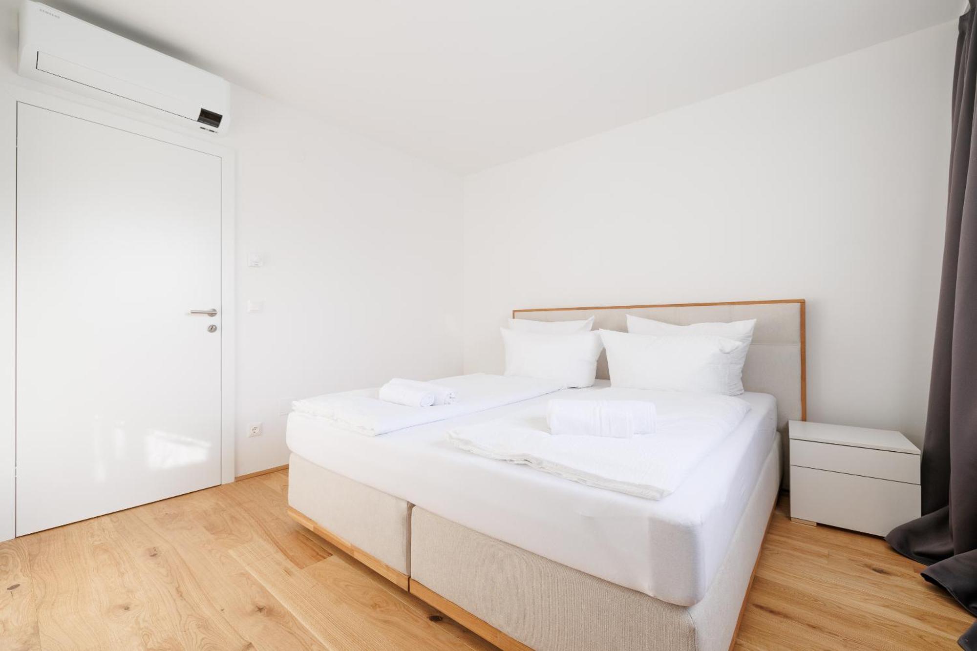 Symphony Apartments 42 - Modern Loft With Terrace And Grill In Central Location فيينا المظهر الخارجي الصورة