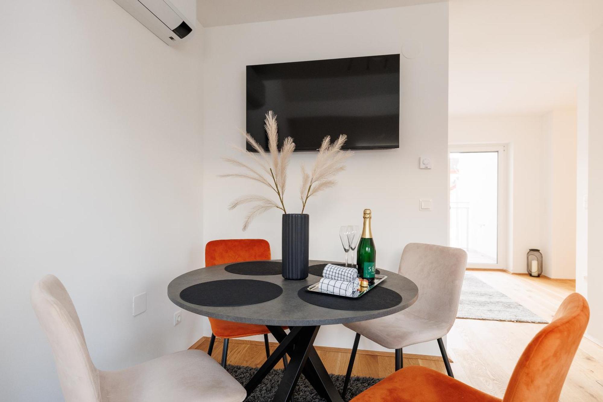 Symphony Apartments 42 - Modern Loft With Terrace And Grill In Central Location فيينا المظهر الخارجي الصورة