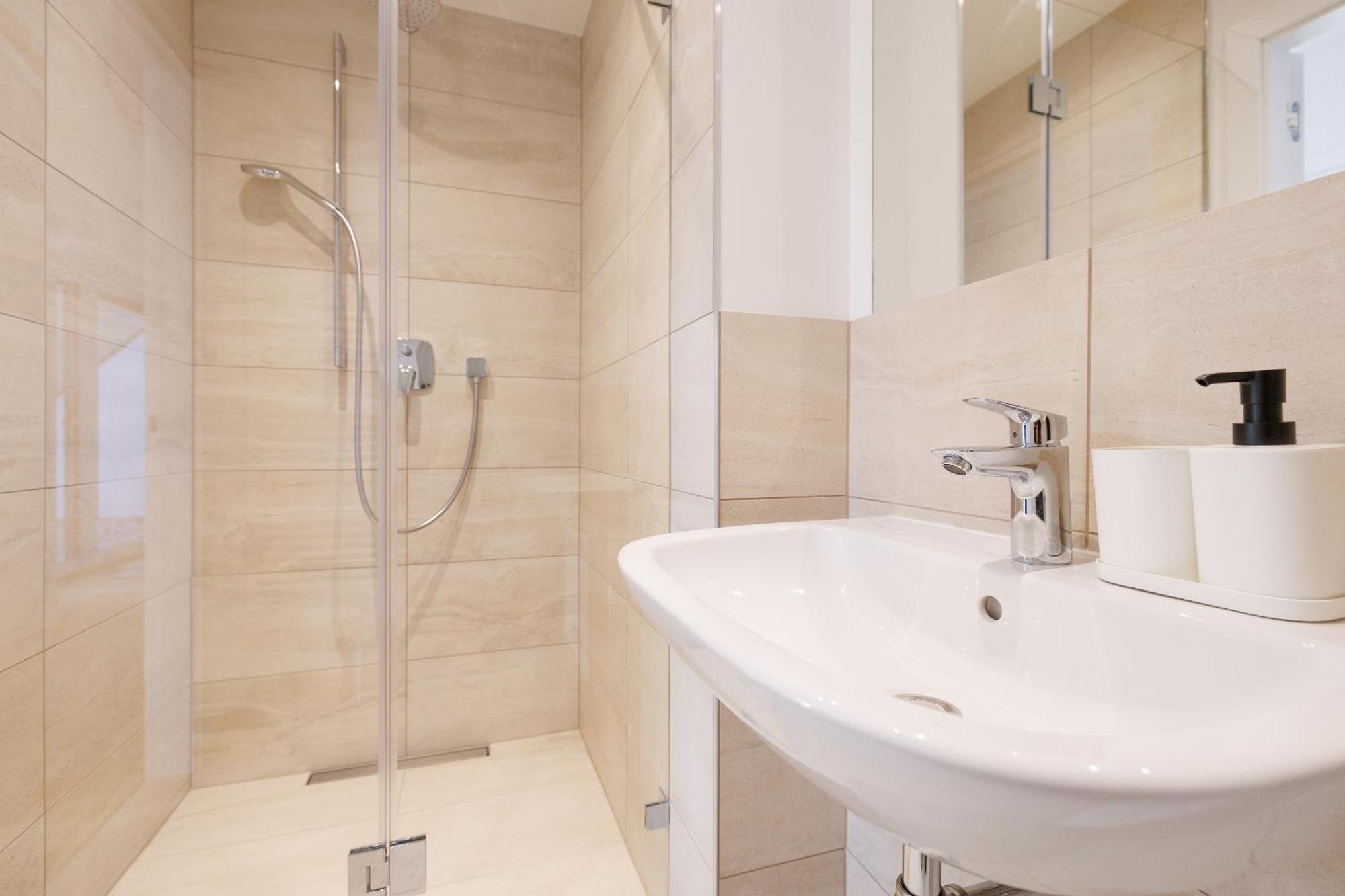 Symphony Apartments 42 - Modern Loft With Terrace And Grill In Central Location فيينا المظهر الخارجي الصورة