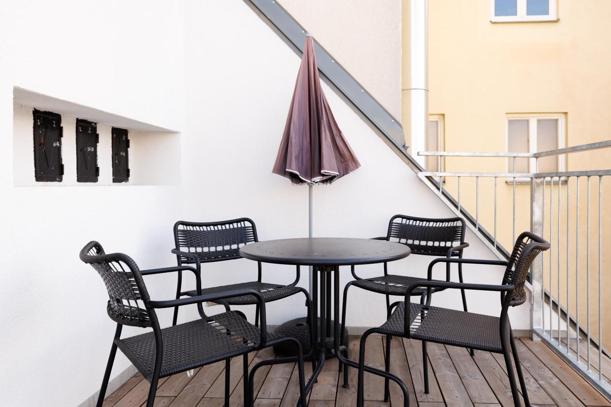 Symphony Apartments 42 - Modern Loft With Terrace And Grill In Central Location فيينا المظهر الخارجي الصورة