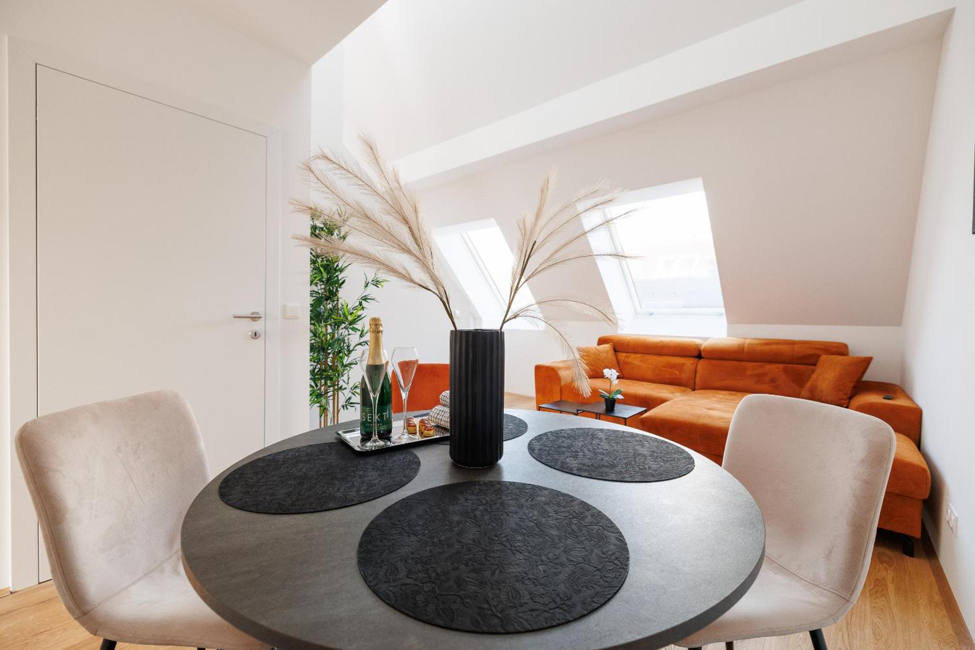 Symphony Apartments 42 - Modern Loft With Terrace And Grill In Central Location فيينا المظهر الخارجي الصورة
